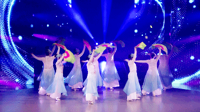 姐姐们轻盈优美的舞姿 她们是来自江苏苏州的锦欣舞蹈队,一支从水韵